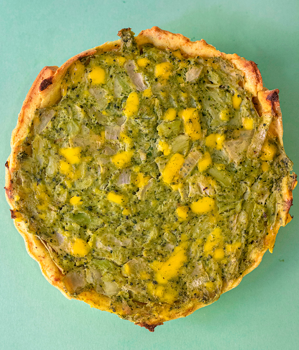 Quiche de brocoli, ricota de tofu y Cheddar